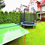 Large Home, Private Garden Dom wakacyjny *