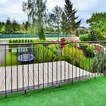 Large Home, Private Garden Dom wakacyjny