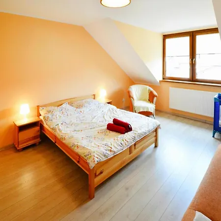 Large Home, Private Garden Prázdninový dům Kolobřeh