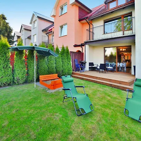 Large Home, Private Garden Kołobrzeg