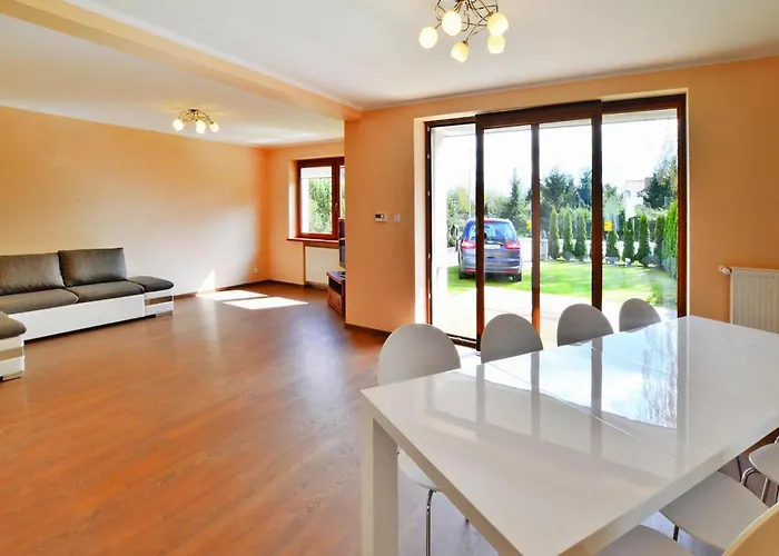 Large Home, Private Garden * Колобжег