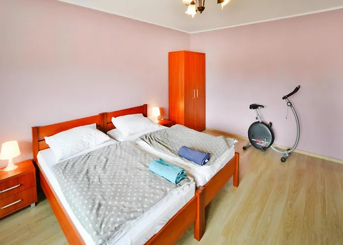 Будинок відпочинку Large Home, Private Garden