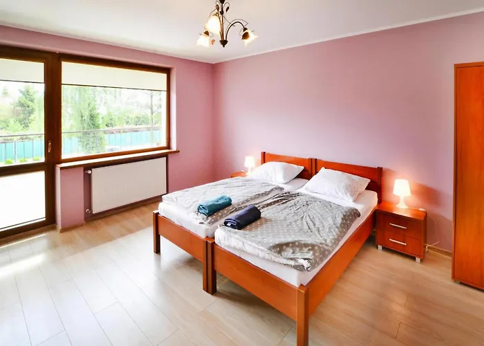 Large Home, Private Garden Колобжег