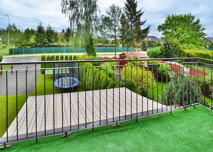 Large Home, Private Garden Будинок відпочинку